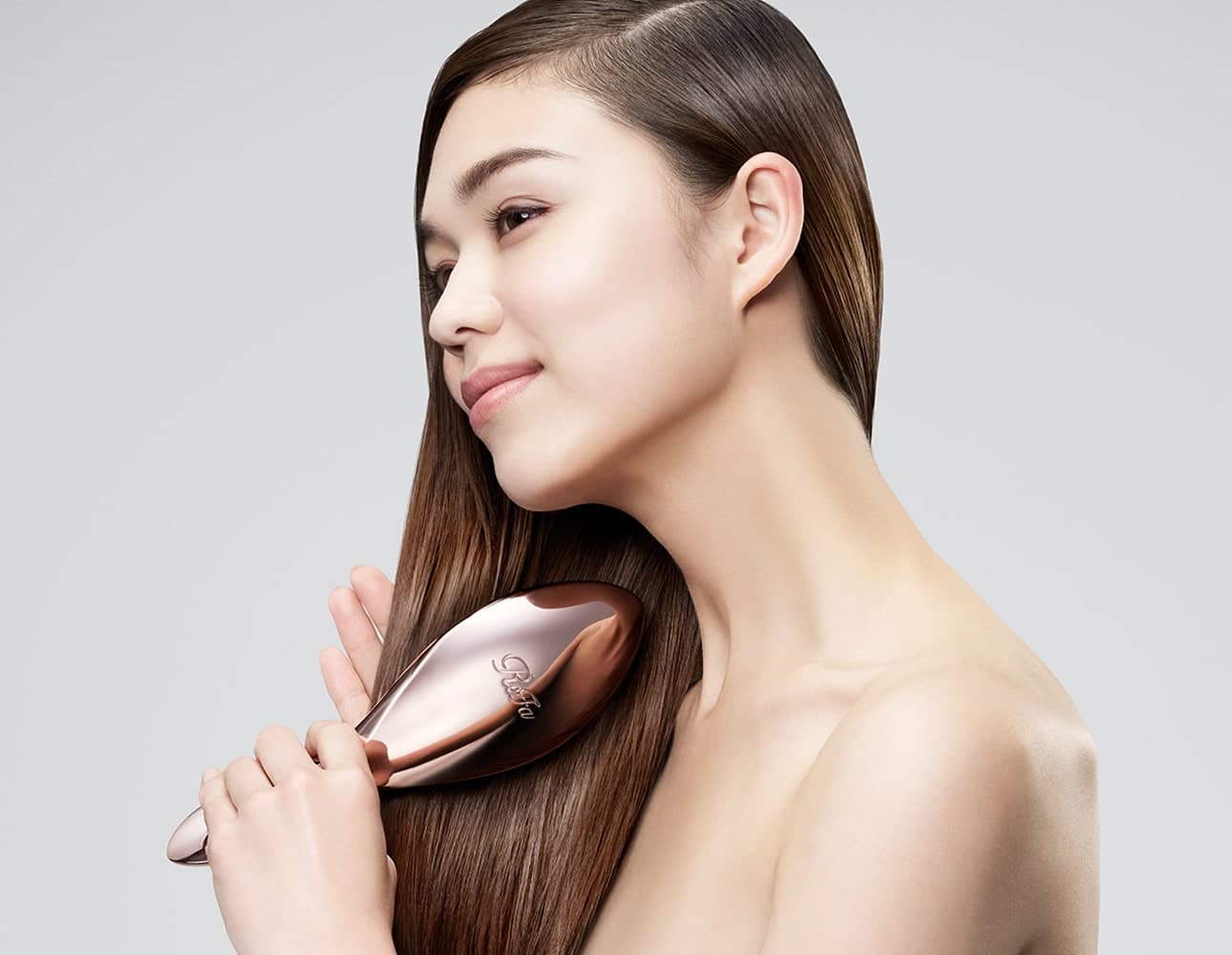 ReFa AILE BRUSH – apvali forma priglundanti prie galvos